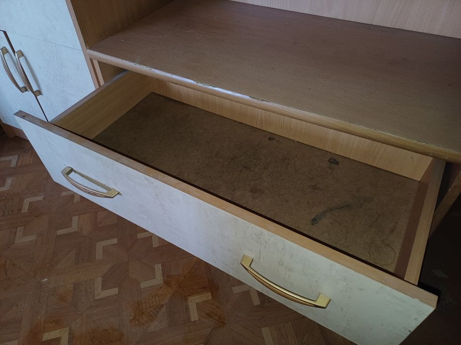 Отдам прихожую, самовывоз 4 этаж.