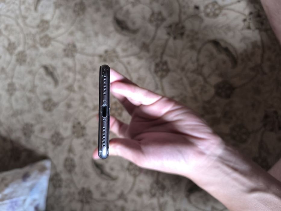 iPhone 8 64 gb qora