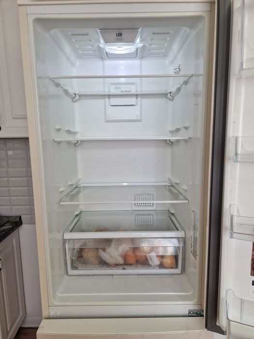 Холодильник Hotpoint Ariston (проблема с вентилятором)