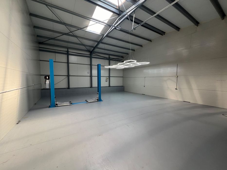 Inchiriez garaj / atelier de mecanica