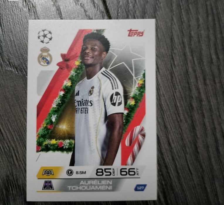 Vând cartonașe Topps Match Attax