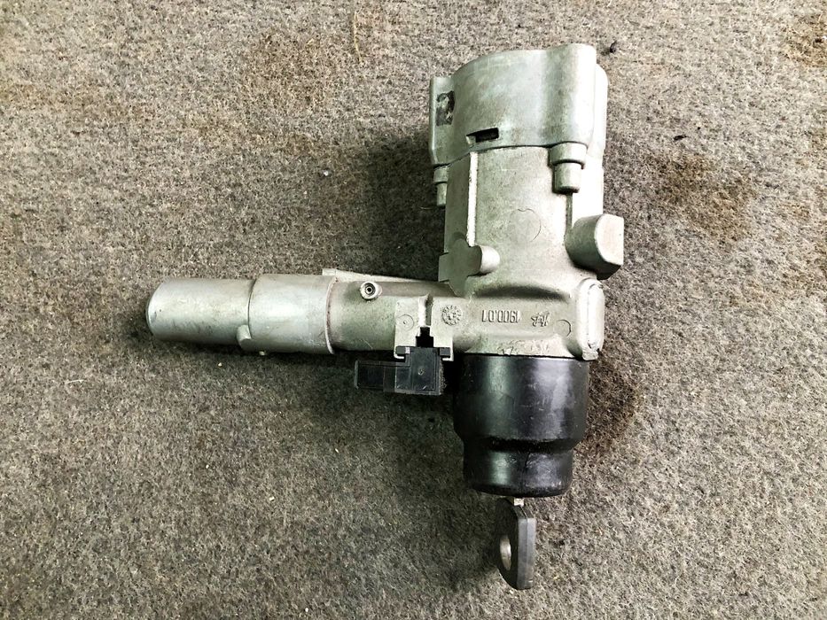 Продам запчасти мерс124