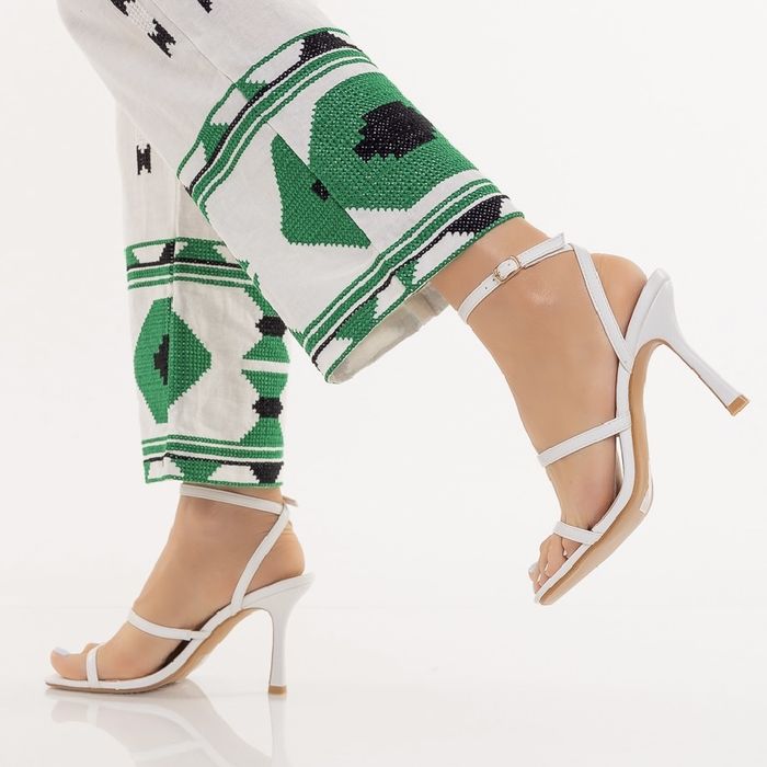 Sandale albe cu toc din piele ecologică