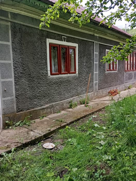 Casa bătrânească și teren Malul cu Flori