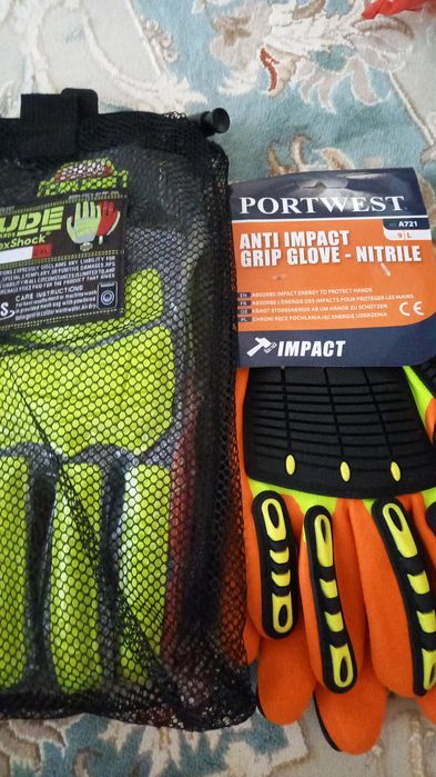 Рабочие перчатки