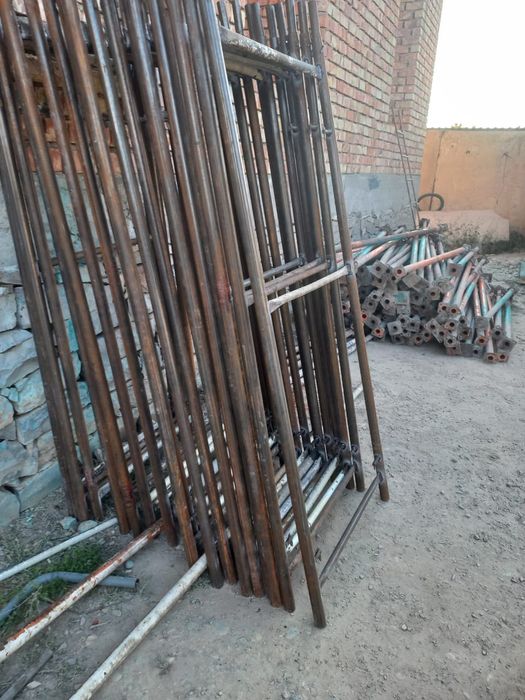 Сдается в аренду телескопические стойки.  (струбцина)