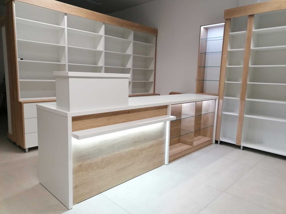 Mobila magazin/ rafturi