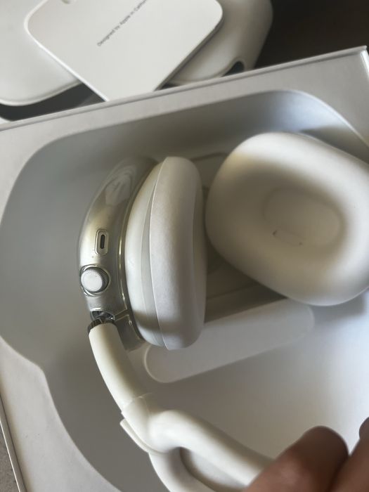 Airpods max Lightning silver