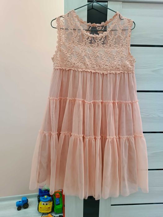 Нарядное женское платье