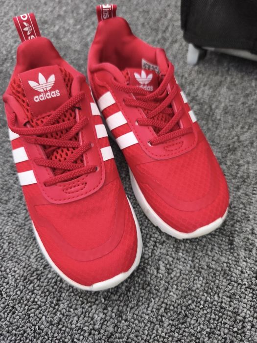 Adidași usori fetita