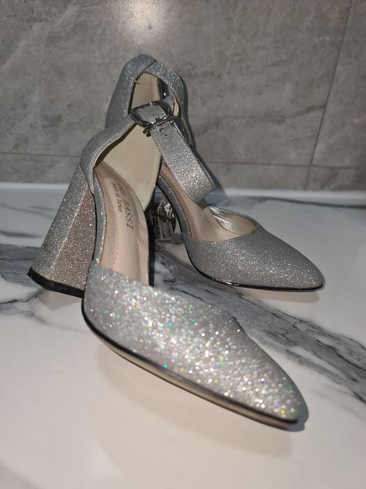 Туфли Турция,размер 35
Одевала только один раз
Цена 10.000тг
+7(