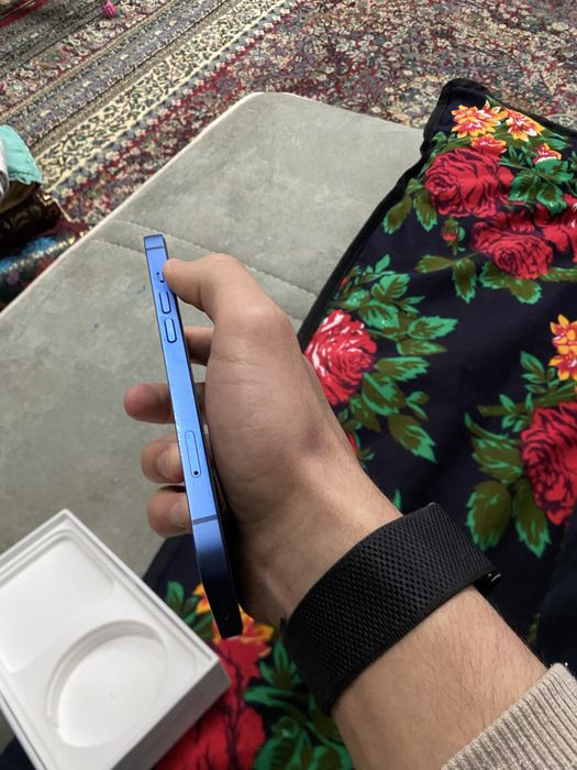 Айфон 13 сотилади