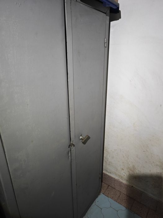 Vestiar dulap metalic cu 3 uși și 2 uși