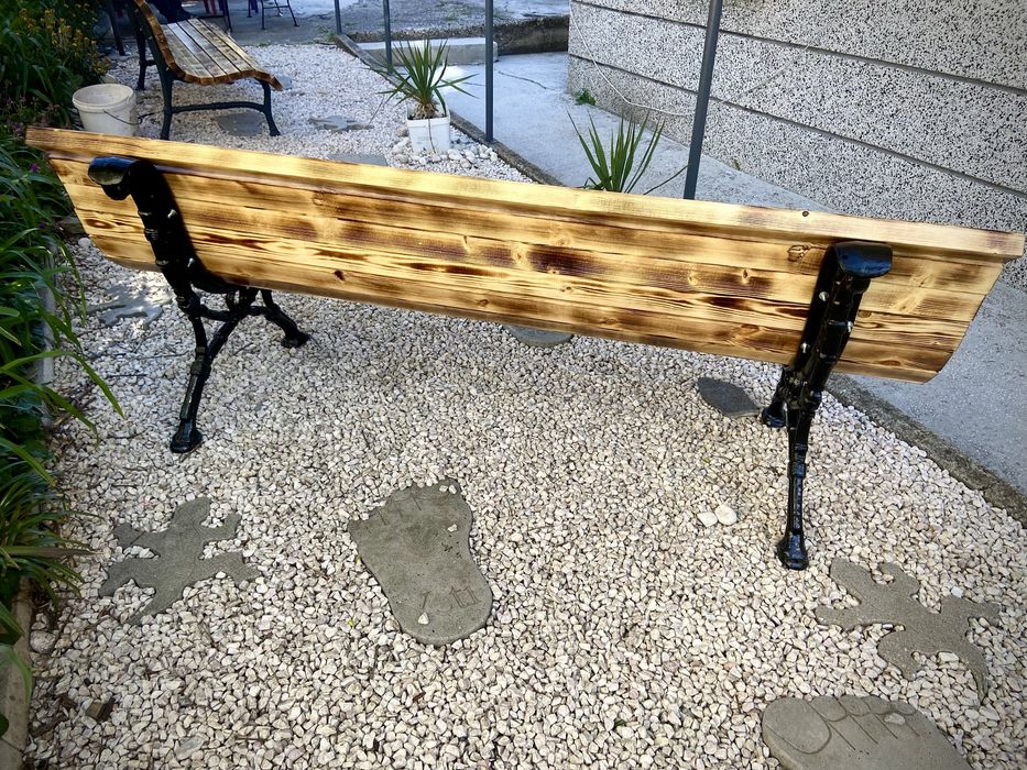 Градинска пейка