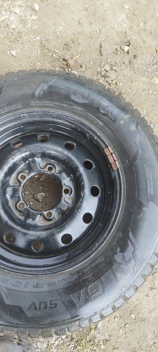 Продам комплект зимней резины на УАЗ