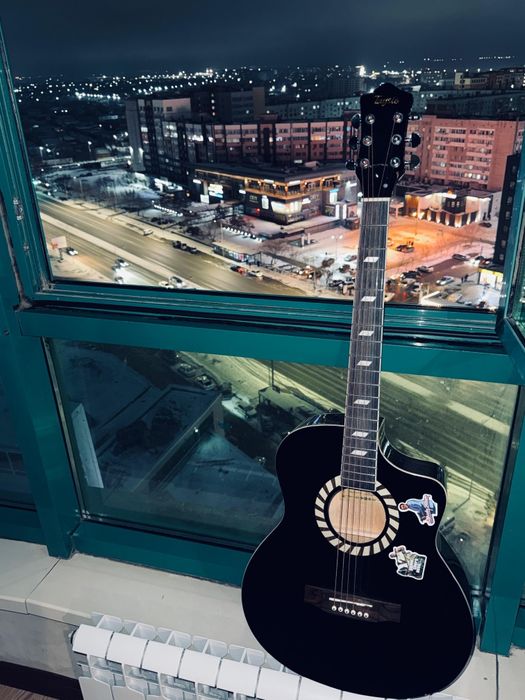 Акустическая гитара