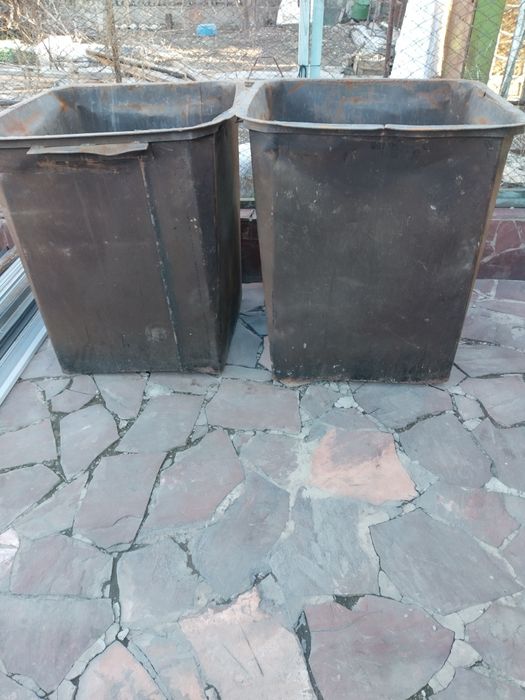Баки мусорные б/у