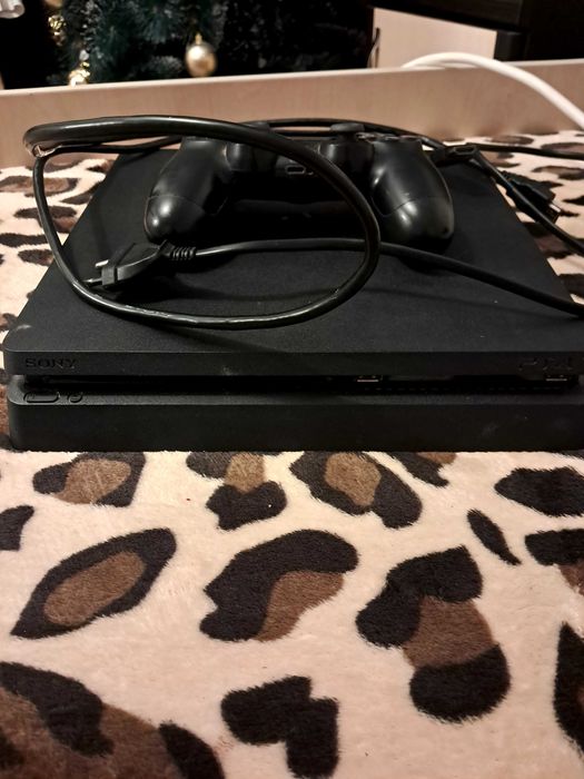 Vand ps 4 slim stare foarte buna defecte:maneta nu merge
