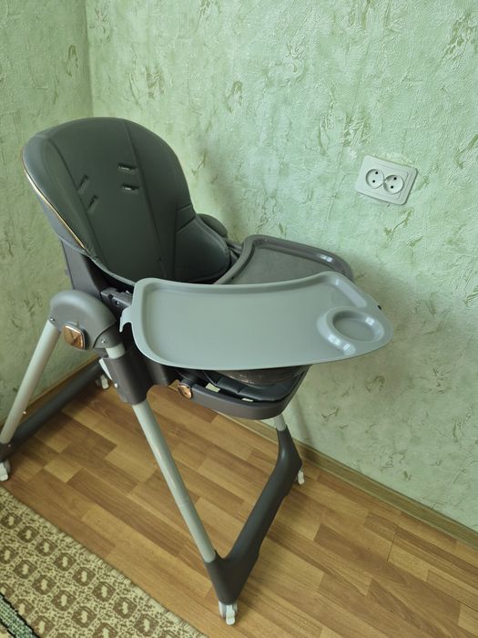 Детский столик для кормления на колесиках
