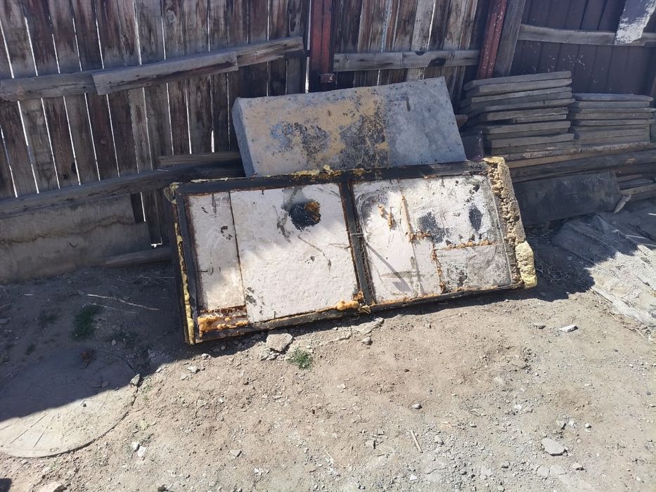 Продам ворота утеплённые, с задвижкой.