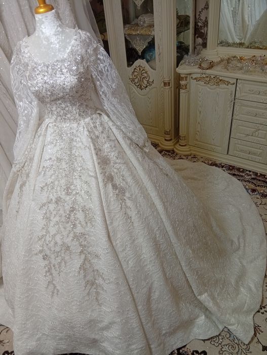 Kelin koʻylaklar prakatga beriladi va sotiladi