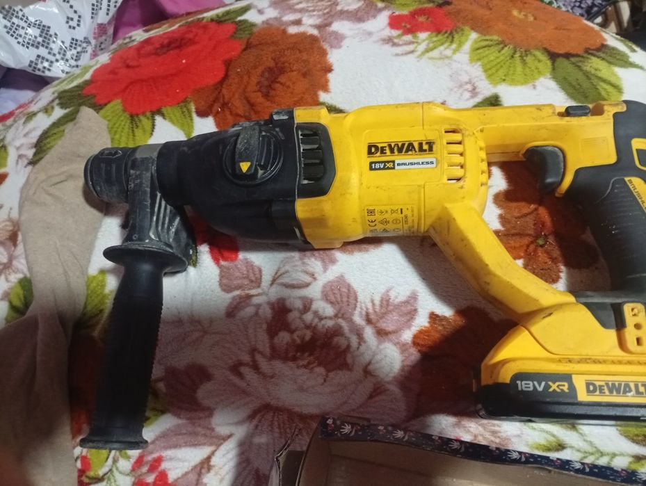 Rotopercutor  DEWaLT  18 v   folosit stare impecabilă
