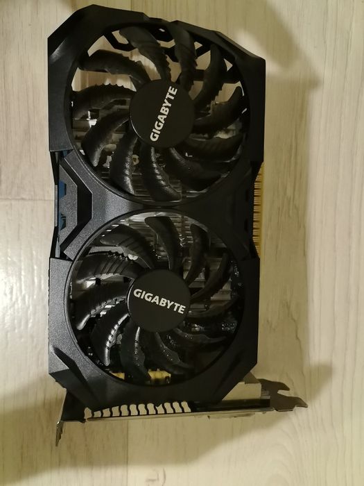 Видеокарта Gigabyte GTX 750 Ti 2GB — отличное состояние