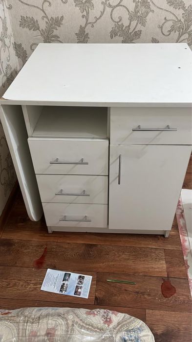 Маникюрный стол