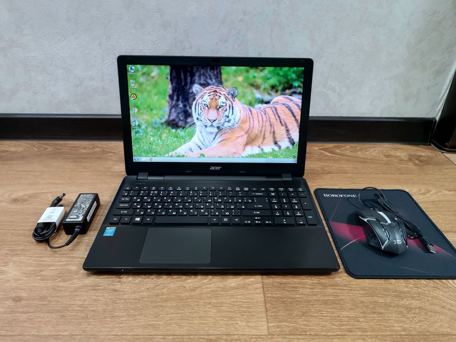 Ноутбук ACER + Мышка и коврик.