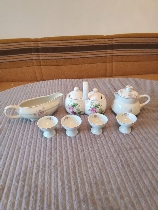 Порцеланов сервиз,с възможност за продажба по отделно
