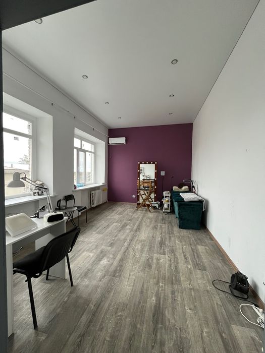 Кабинет в субаренду! Центр!!!