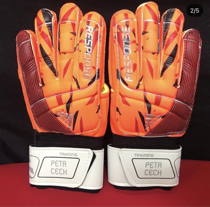 Вратарьские перчатки