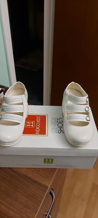 Pantofi fetita de completat ținută de printesa