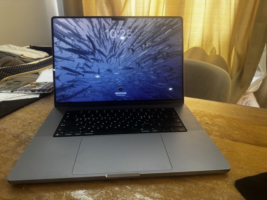 MacBook pro 16 inch M1 pro