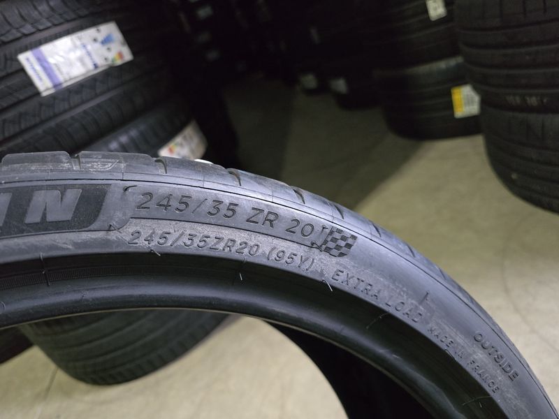 305/30/20//245/35/20 MICHELIN