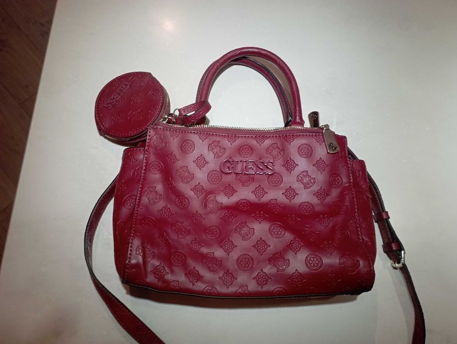 Guess чанта  тип куфарче