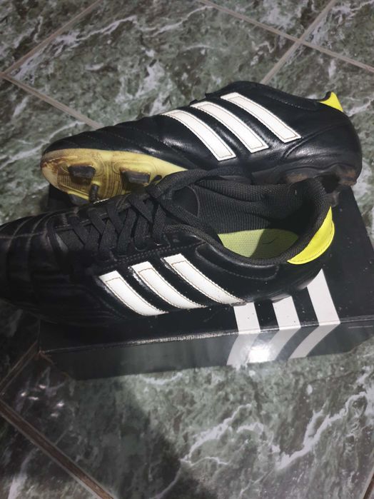 Ghete de fotbal Adidas profesionale