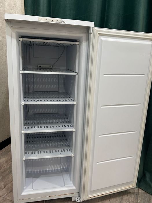 Продам б/у морозильную камеру