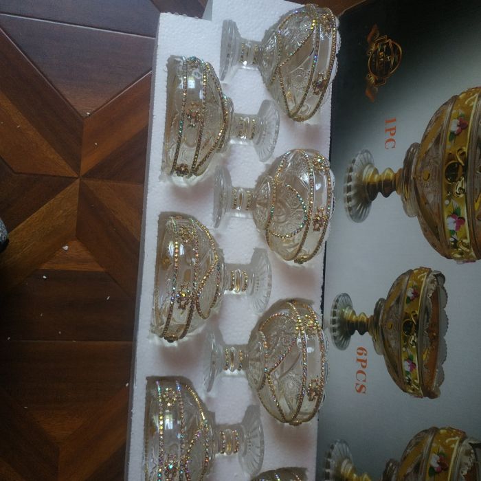 Srochna Фарфор posuda dlya doma