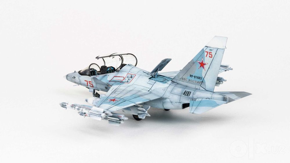Сборная модель - Учебно Боевой самолет ЯК-130 Масштаб 1:72 ZVEZDA