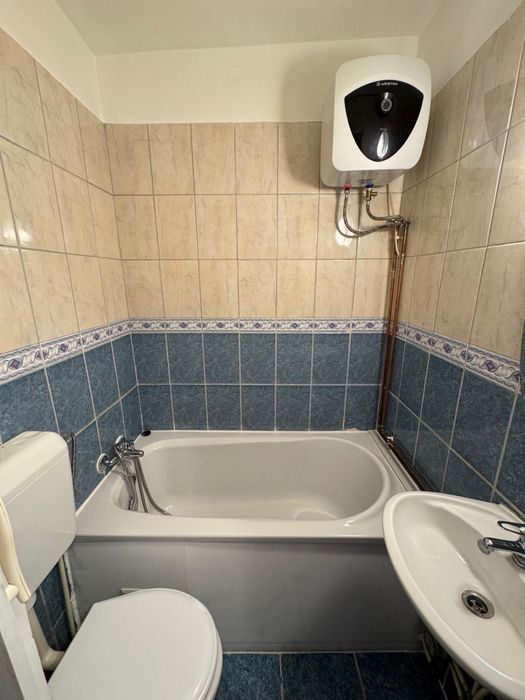 Proprietar vand garsoniera,pozitie foarte buna,proaspat renovata,mobilata si utilata complet,gata de mutare