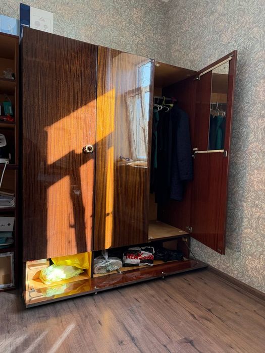 Продается шифонер в отличном состоянии советский.