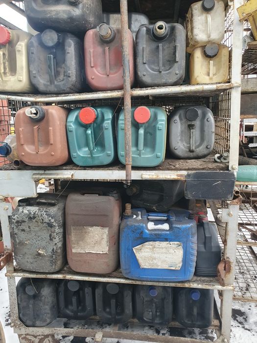 Bidon 20 litri plastic folosit cu urme de ulei