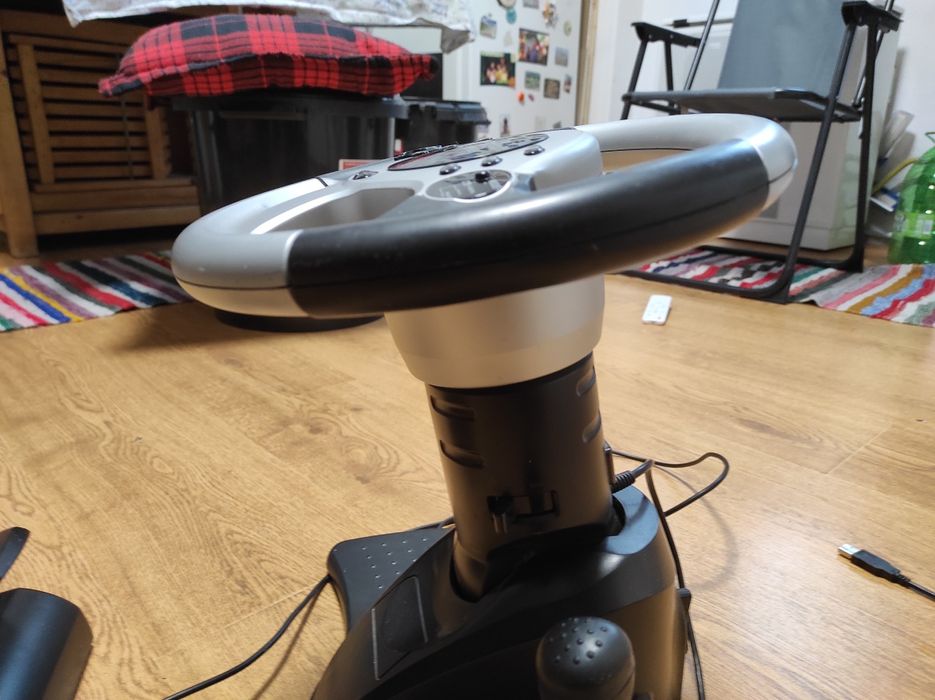 Vând volan cu pedală Gembird STR Shock force