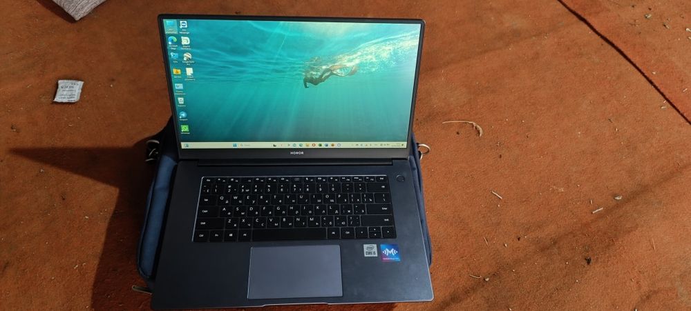 Noutbook Honor zudlikda sotiladi