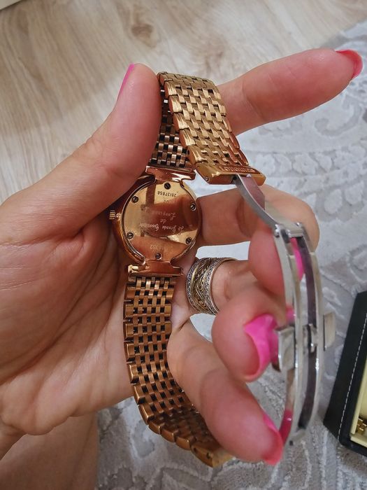 Предлагам запазени без никакви забележки дамски оригинални часовници