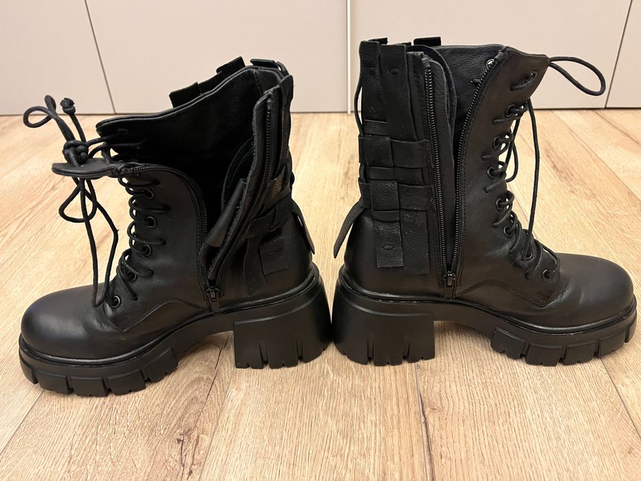 Черни дамски боти от естествена кожа