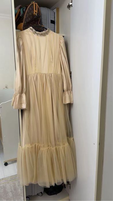 Киімдер сатылуда