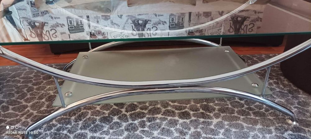 Продавам стъклена маса