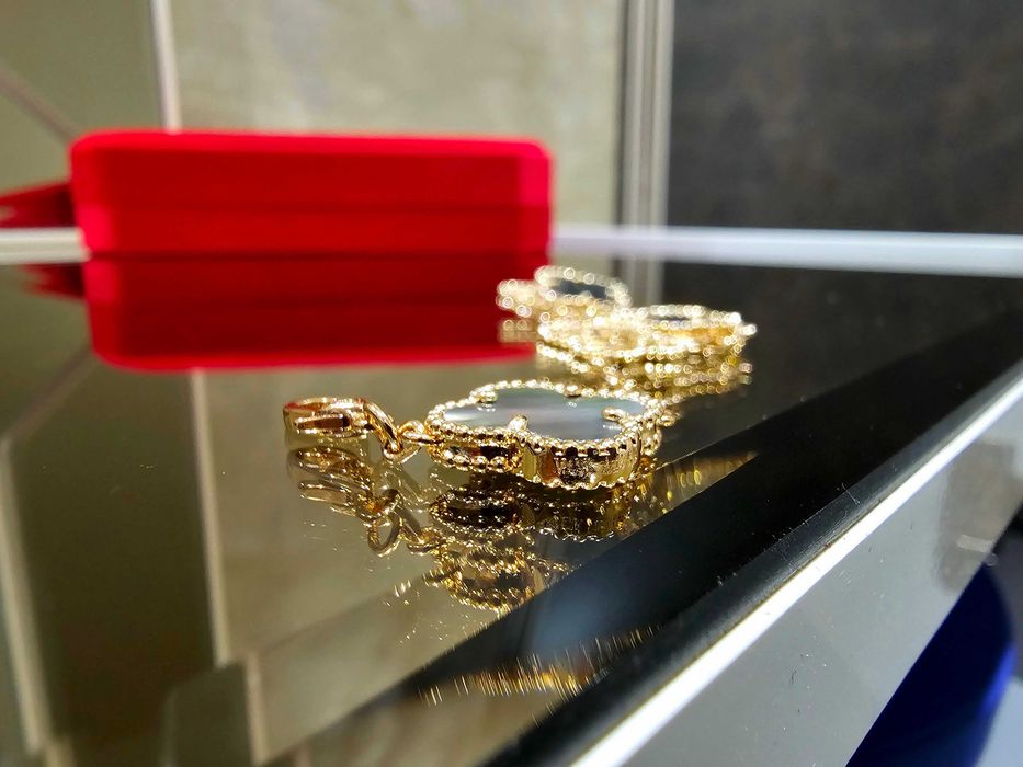 Van Cleef & Arpels VCA Rose Grey Mother Vintage Alhambra Дамска Гривна